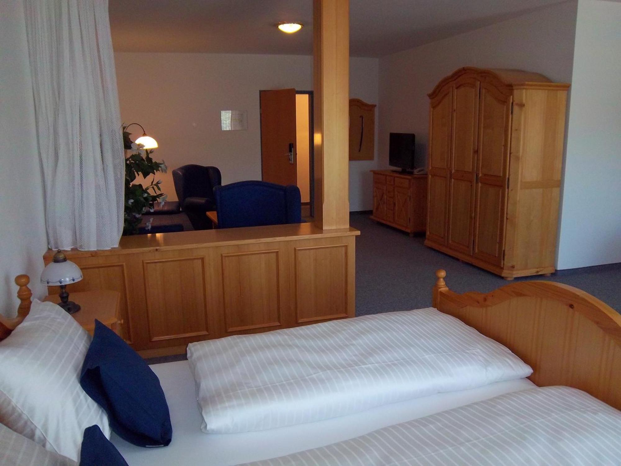 Grandhotel Niederoesterreichischer Hof Lanzenkirchen Bagian luar foto