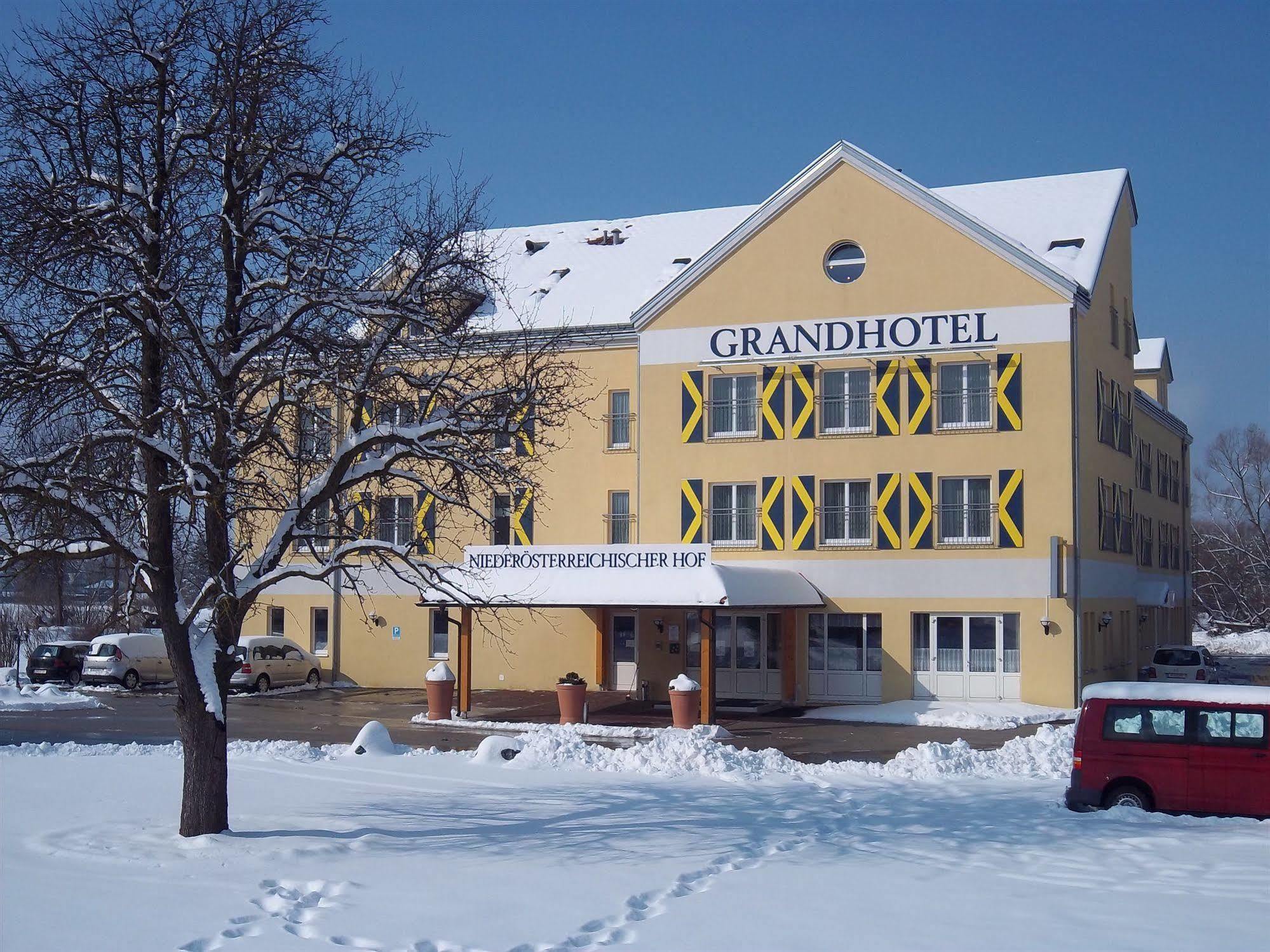 Grandhotel Niederoesterreichischer Hof Lanzenkirchen Bagian luar foto