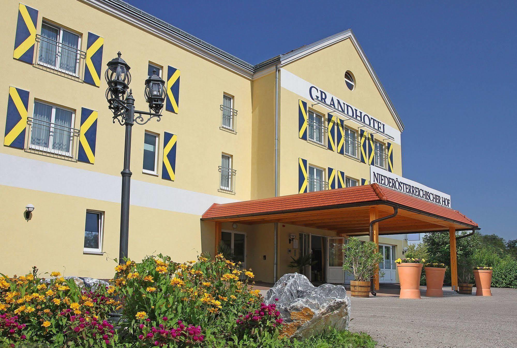 Grandhotel Niederoesterreichischer Hof Lanzenkirchen Bagian luar foto