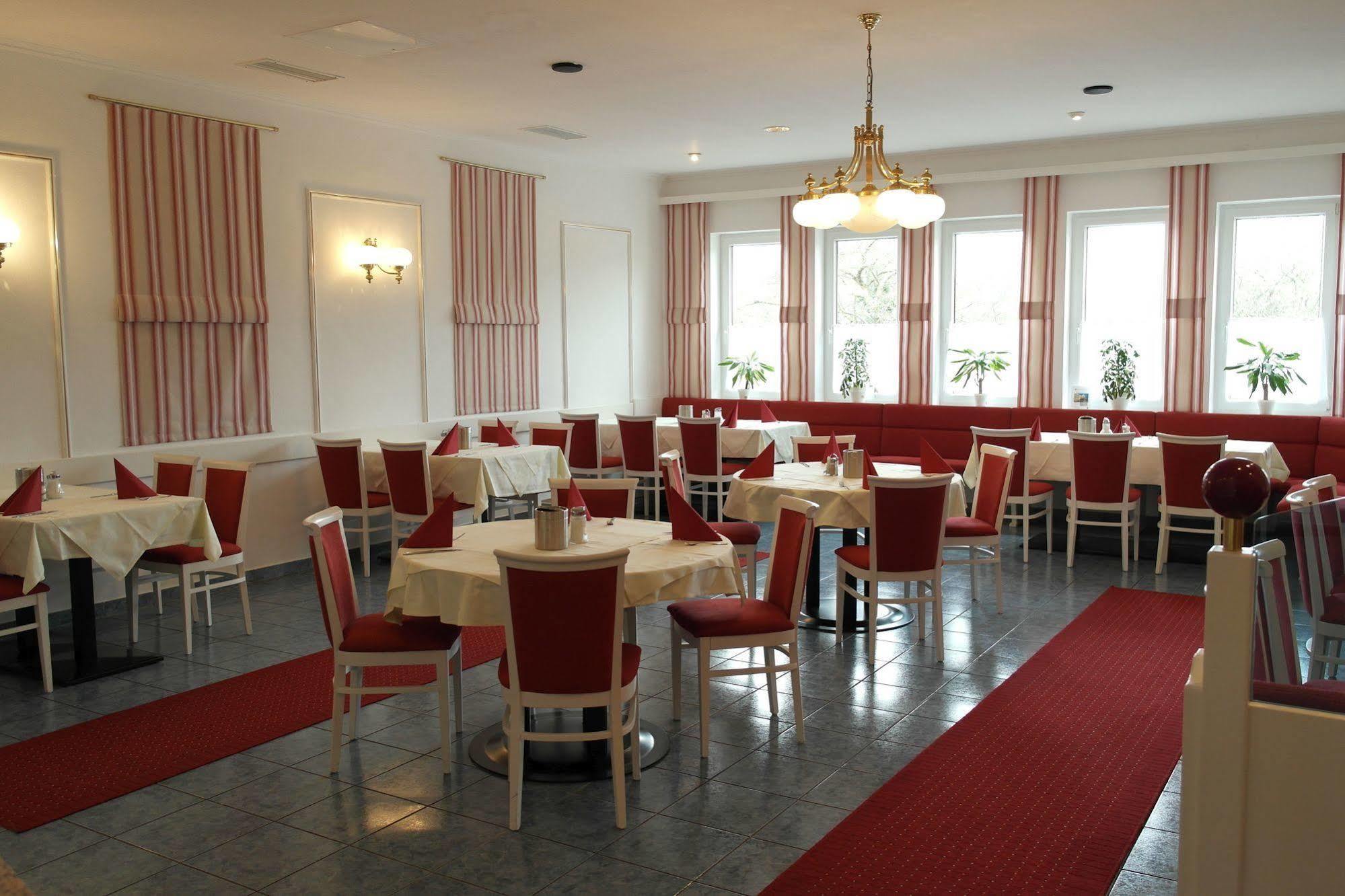 Grandhotel Niederoesterreichischer Hof Lanzenkirchen Bagian luar foto
