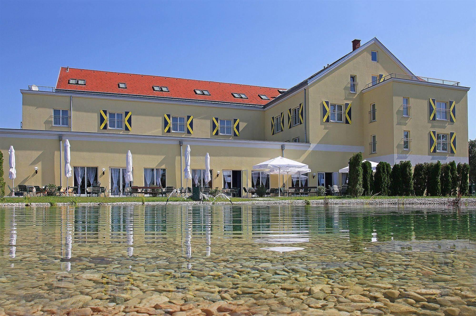 Grandhotel Niederoesterreichischer Hof Lanzenkirchen Bagian luar foto